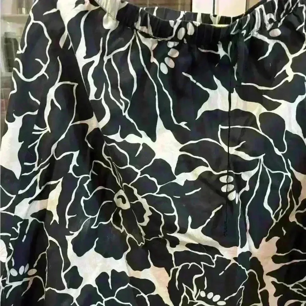 The Limited black and white circle skirt in size 8. - Picture 3 of 4